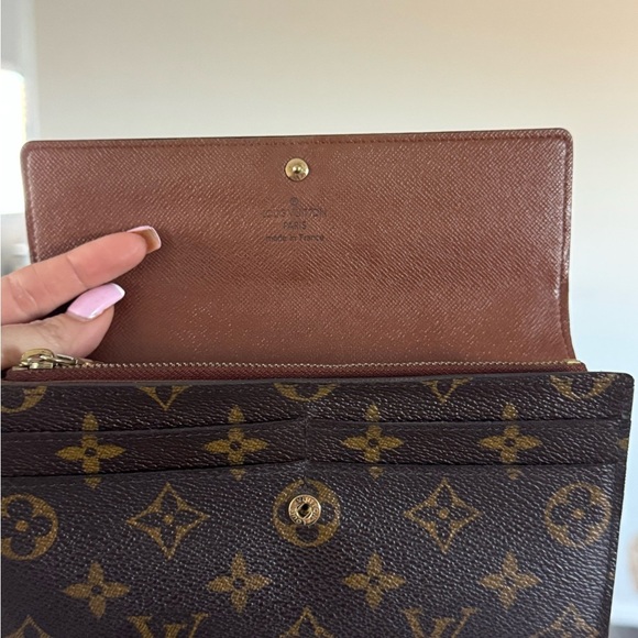 Authentic Louis Vuitton Monogram Crossbody Wallet with Gold Chain - Picture 7 of 13